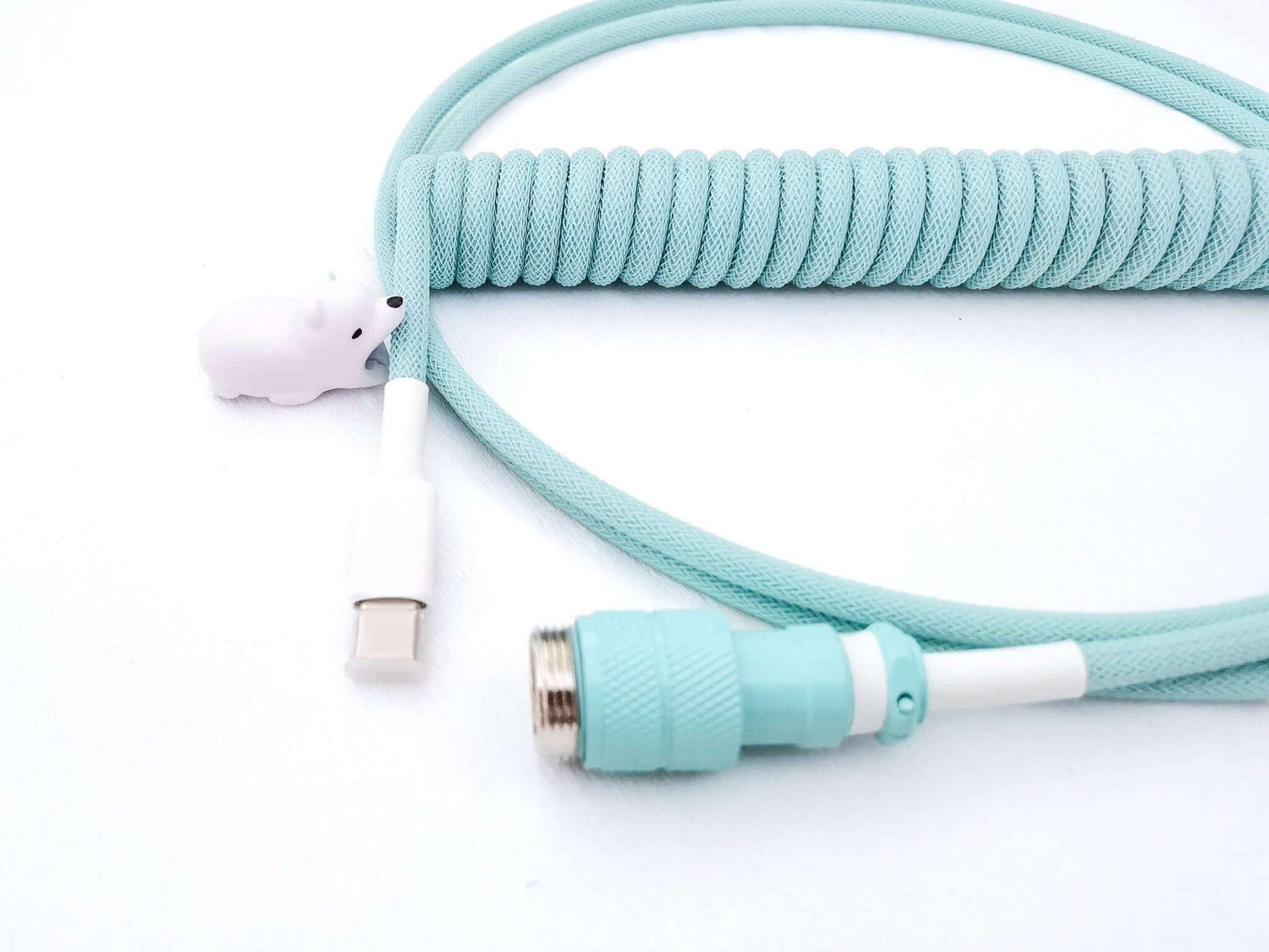 Keyboard cable designed to match GMK Iceberg keycaps with USB-C to A connection, Gx16, and white cable bite