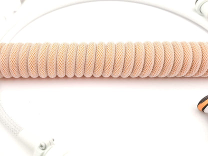 Coiled cable matching MOMOKA orange keycaps and other orange keycaps and mechanical keyboards.