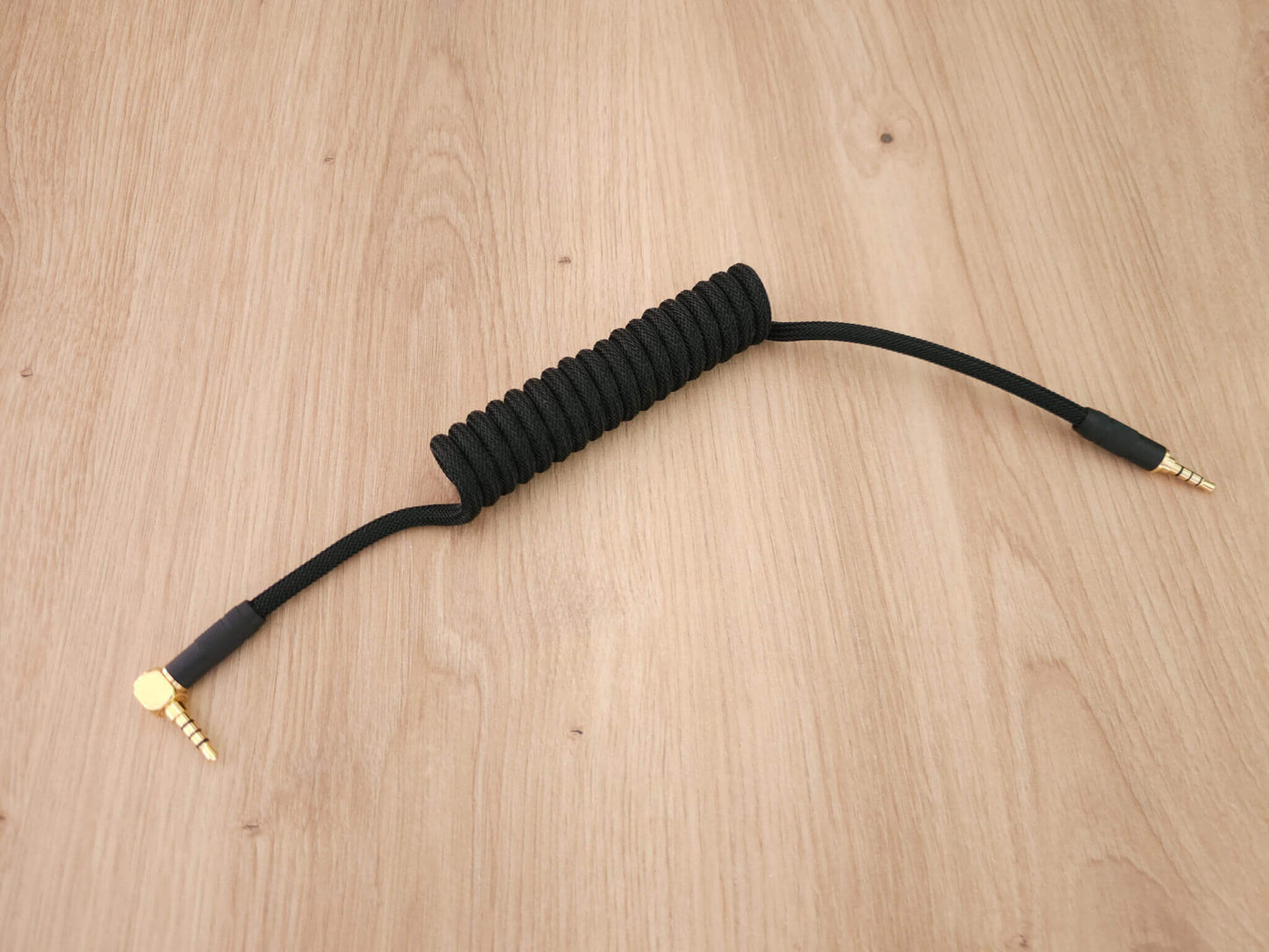 A coiled TRRS cable specially for the Navigator Trackball of ZSA Voyager