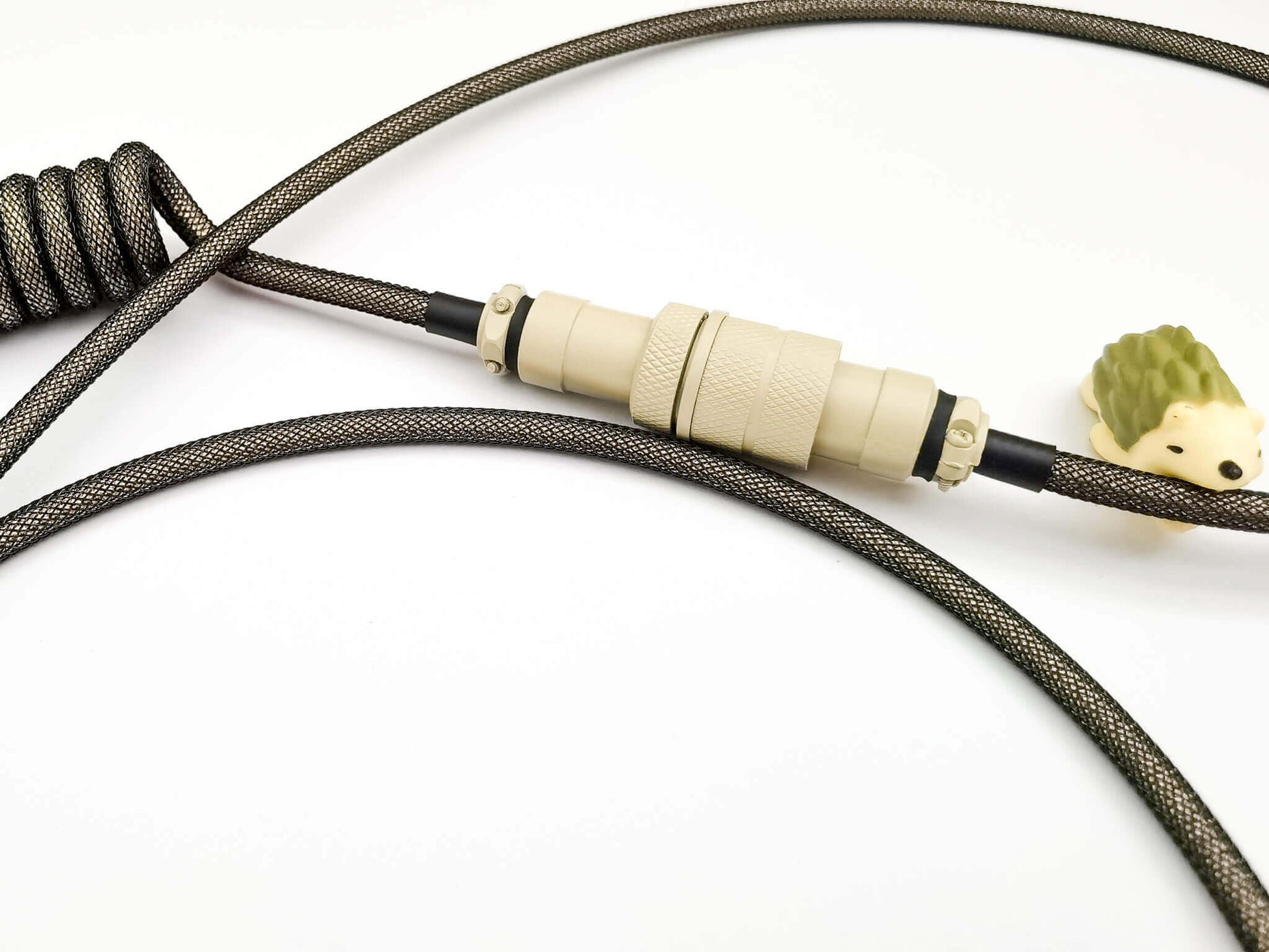 A beige Gx16 aviator connector on a coil cable