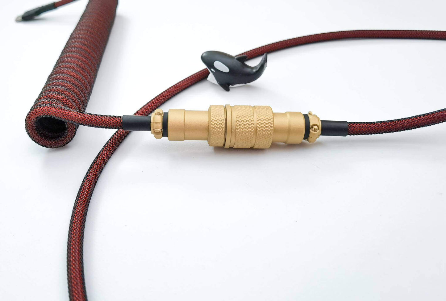 Goldern Gx16 Aviator connector on a red coiled cable